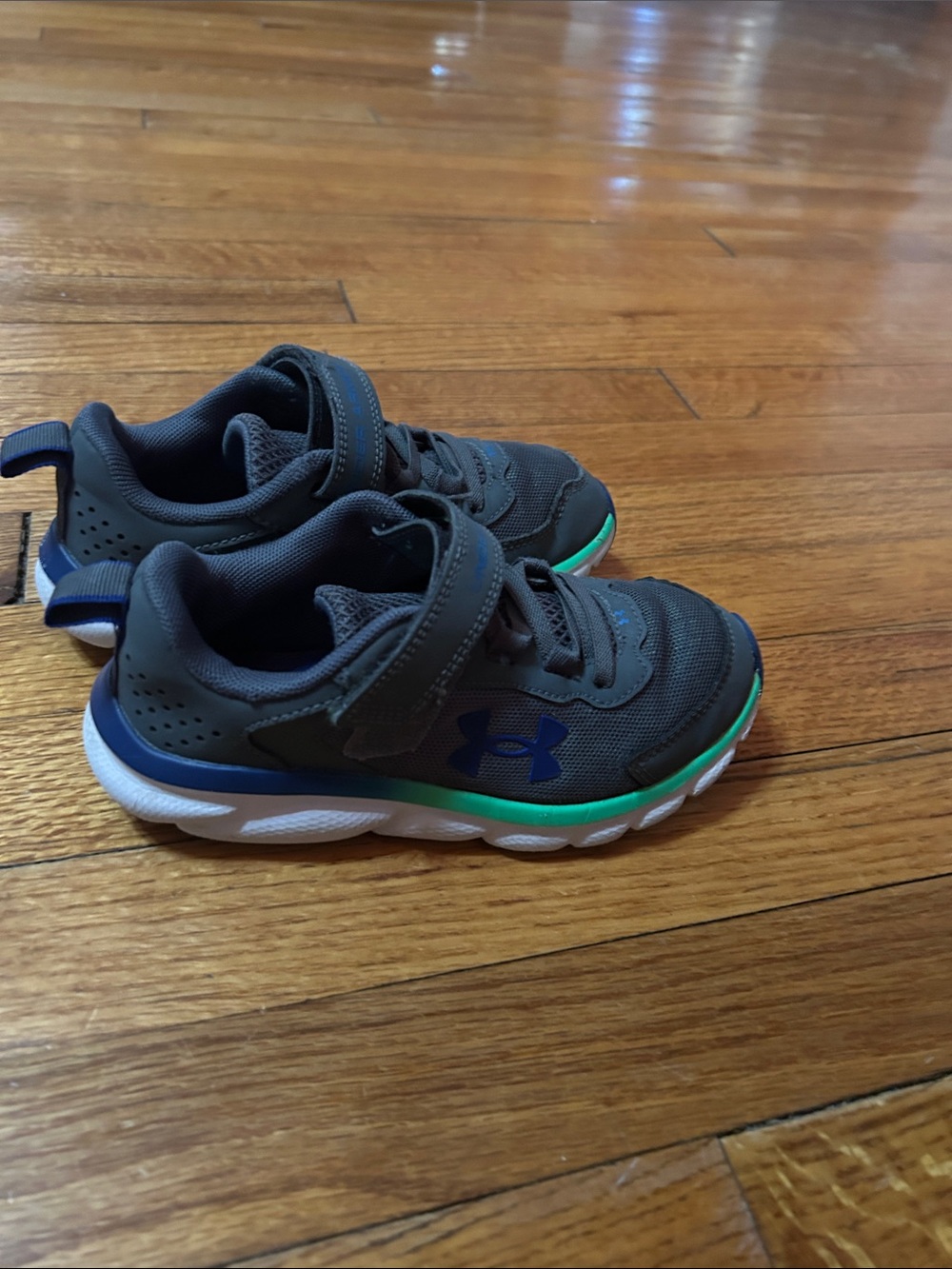 Under Armour Kids Gray and Green Low-Top Sneakers